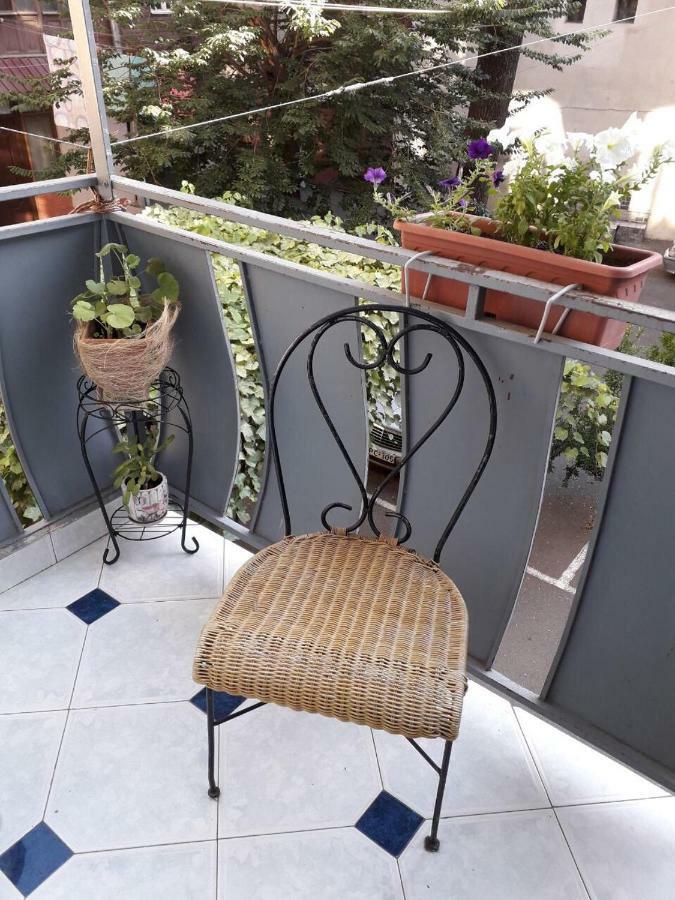 Apartment In Purtseladze Street Tbilissi Extérieur photo